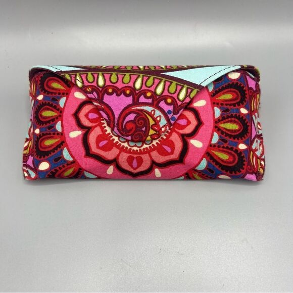 Vera Bradley Resort Medallion Eye Glass Case and Matching Lanyard - Picture 2 of 3